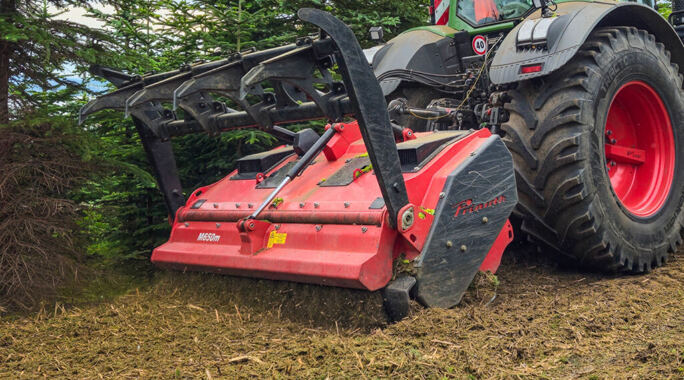 Traktor mit Forstmulcher
