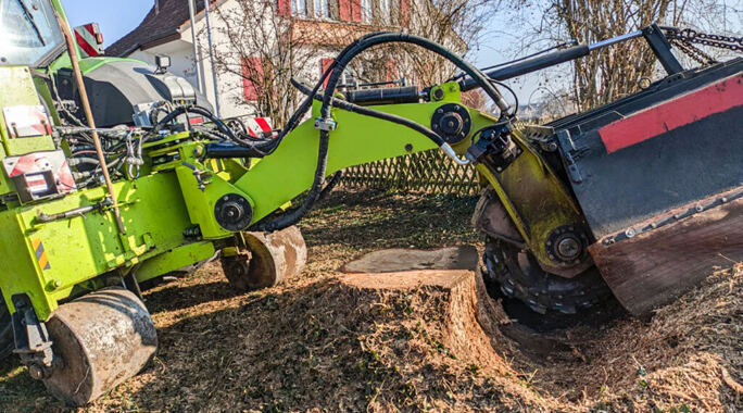 Einzelstockfräse an Traktor