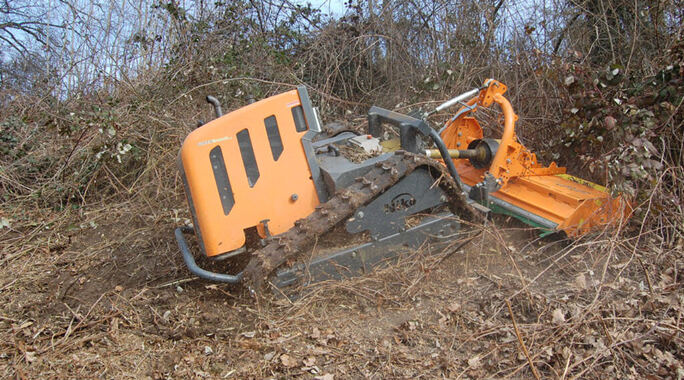 Raupenroboter mit Forstmulcher